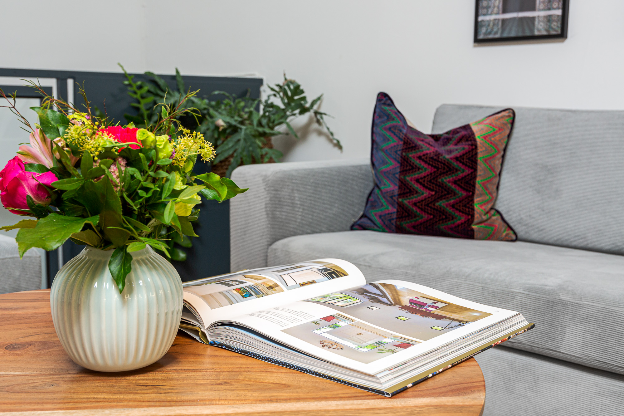 hölzel & friends Wohnzimmer Details Kamil Trojan Design